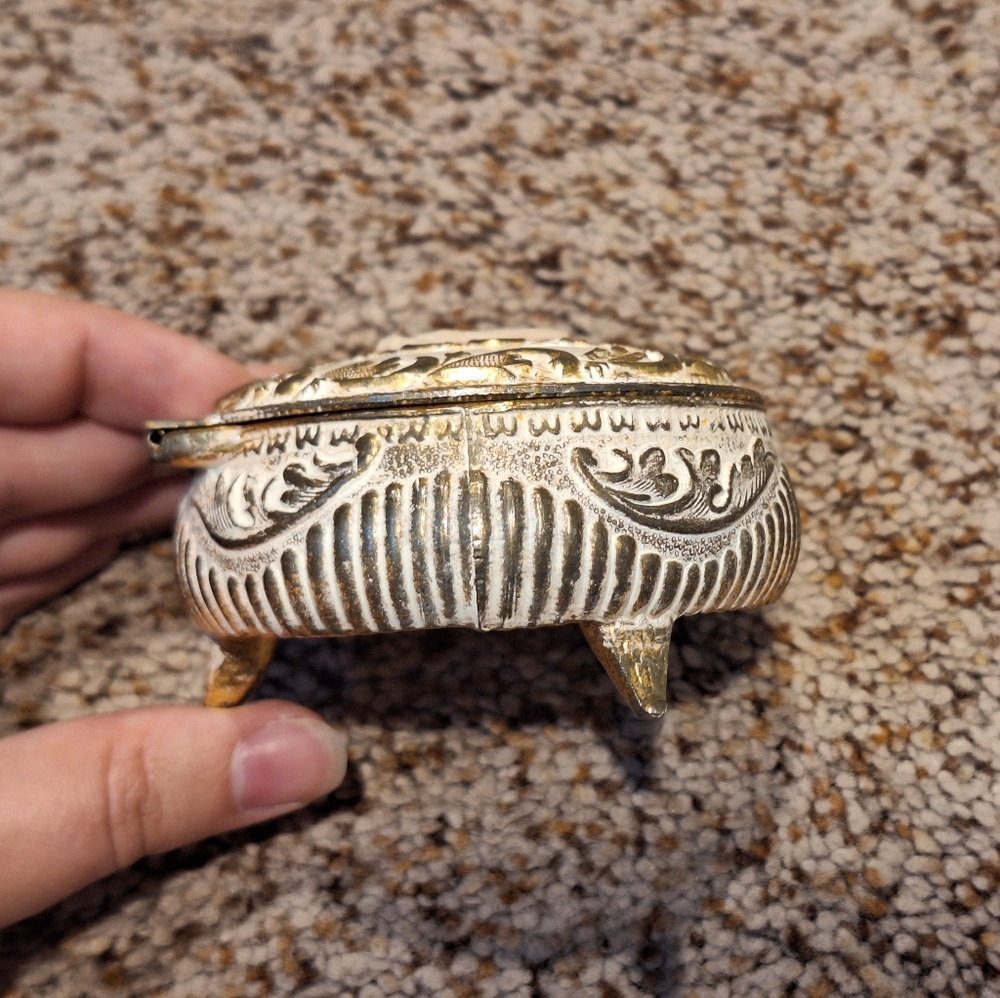 Vintage Cameo Trinket Box - Picture 6 of 10
